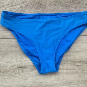 Blue Aerie bikini bottoms.